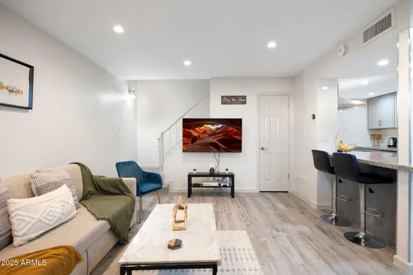 $2,400 | 948 South Alma School Road, Unit 3, Mesa, AZ 85210