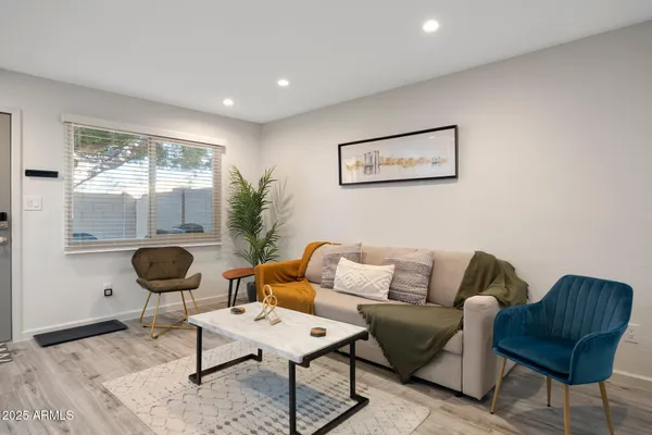 $2,400 | 948 South Alma School Road, Unit 3, Mesa, AZ 85210