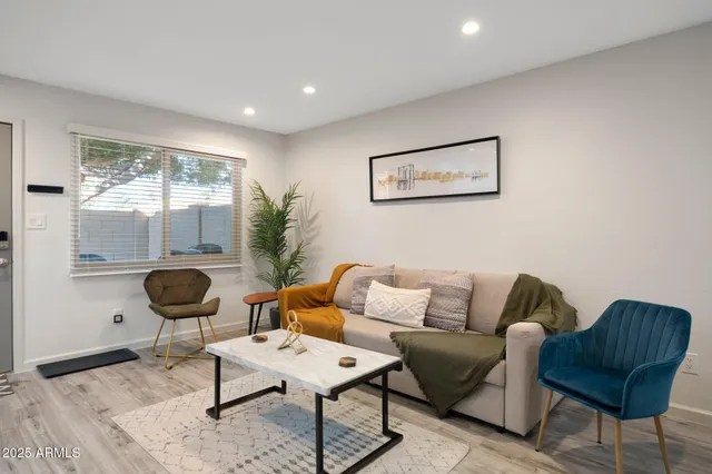 $2,400 | 948 South Alma School Road, Unit 3, Mesa, AZ 85210