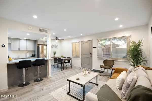 $2,400 | 948 South Alma School Road, Unit 3, Mesa, AZ 85210