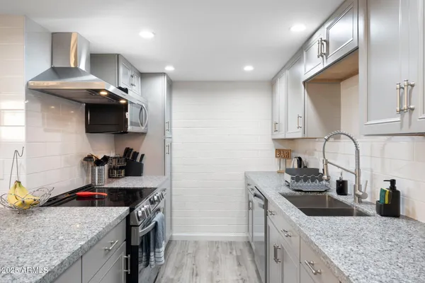 $2,400 | 948 South Alma School Road, Unit 3, Mesa, AZ 85210