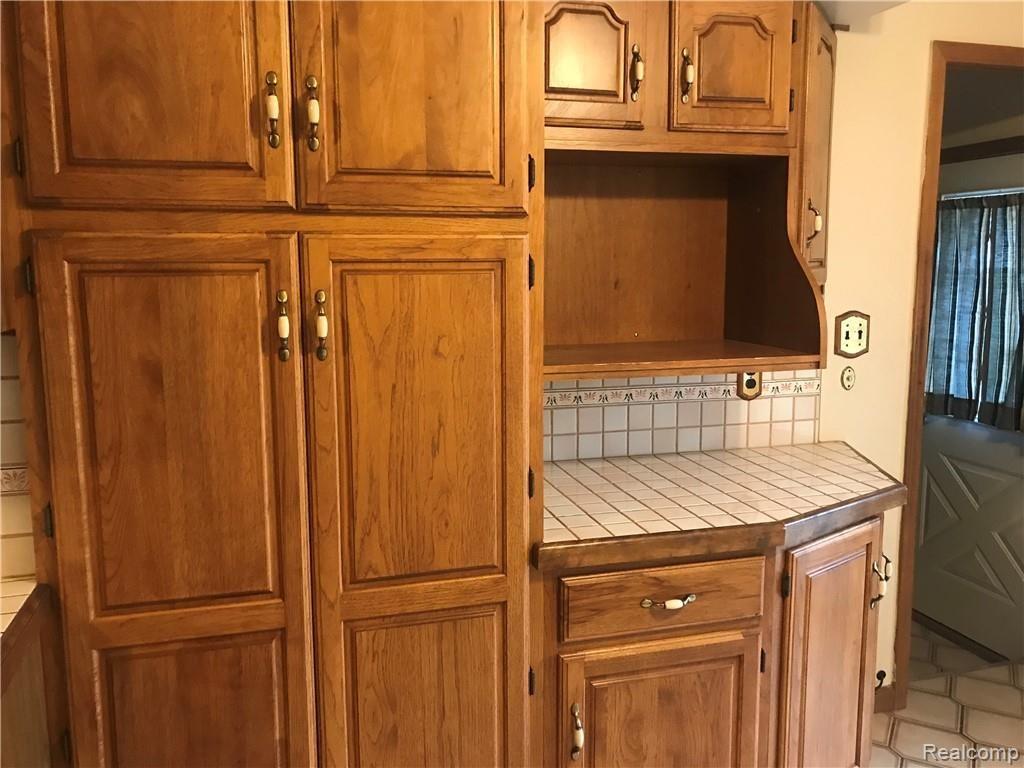 34581 Wick Road Romulus, MI 48174 - Photo 10 of 25