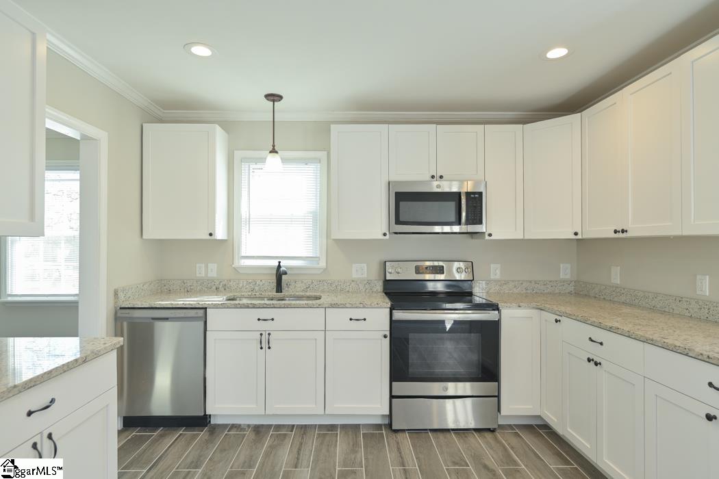 111 Ridgeway Drive Greenville, SC 29607 - Photo 4 of 23