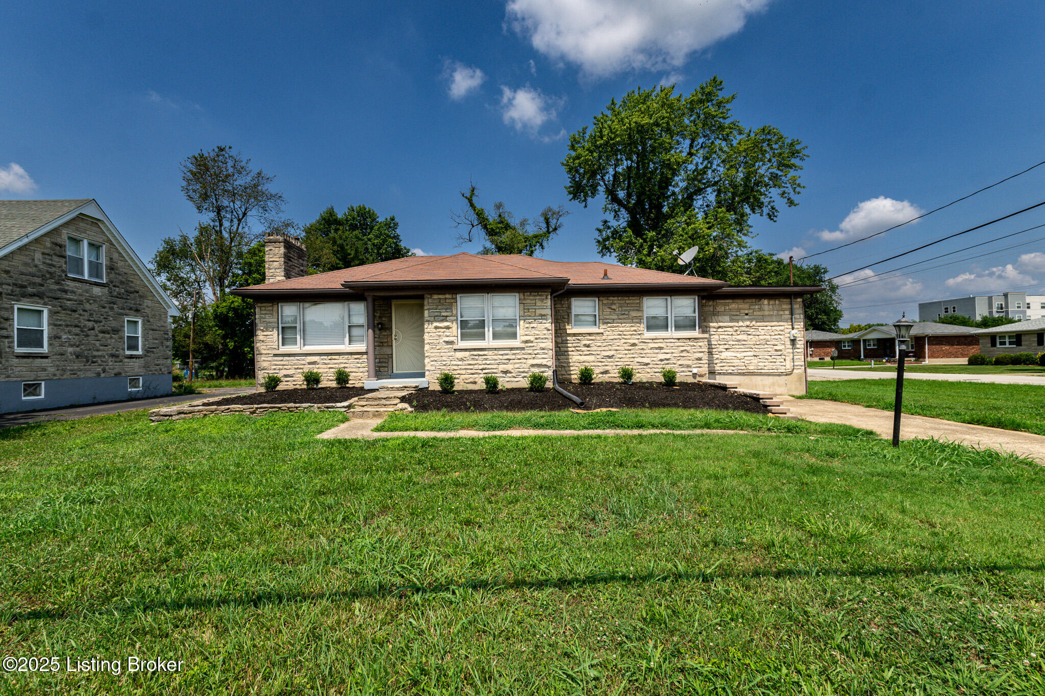4722 Cane Run Road Louisville, KY 40216 - Photo 2 of 52 812A3071