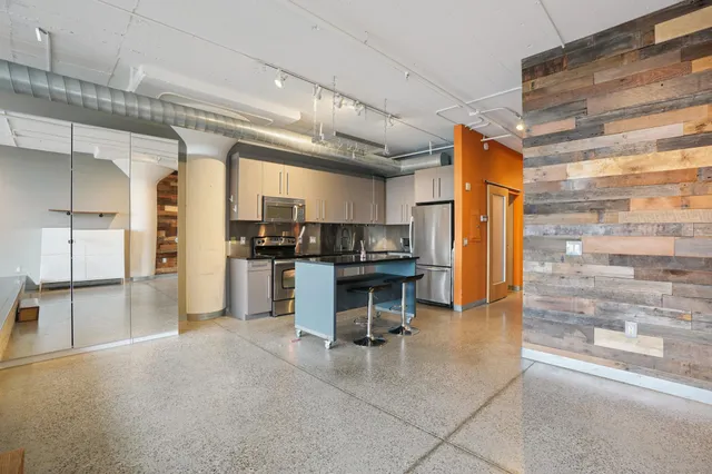 $2,350 | 2929 Chicago Avenue, Unit 1002, Minneapolis, MN 55407