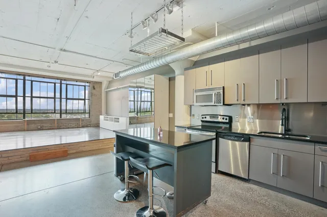 $2,350 | 2929 Chicago Avenue, Unit 1002, Minneapolis, MN 55407