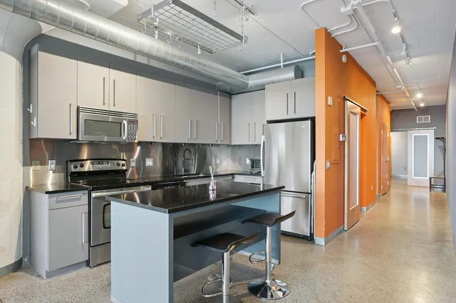 $2,350 | 2929 Chicago Avenue, Unit 1002, Minneapolis, MN 55407