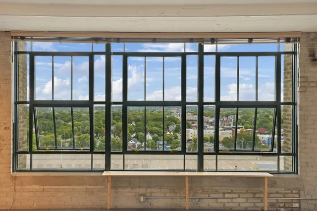 $2,350 | 2929 Chicago Avenue, Unit 1002, Minneapolis, MN 55407