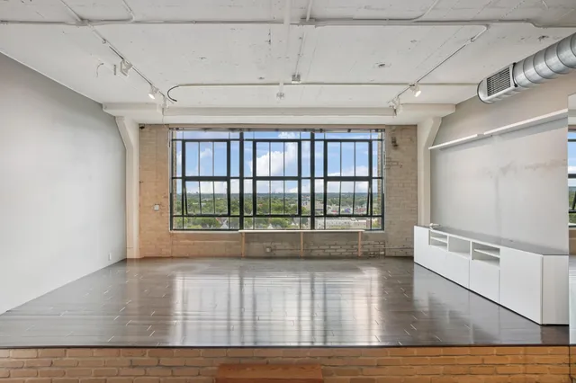 $2,350 | 2929 Chicago Avenue, Unit 1002, Minneapolis, MN 55407