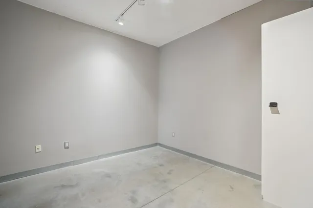 $2,350 | 2929 Chicago Avenue, Unit 1002, Minneapolis, MN 55407