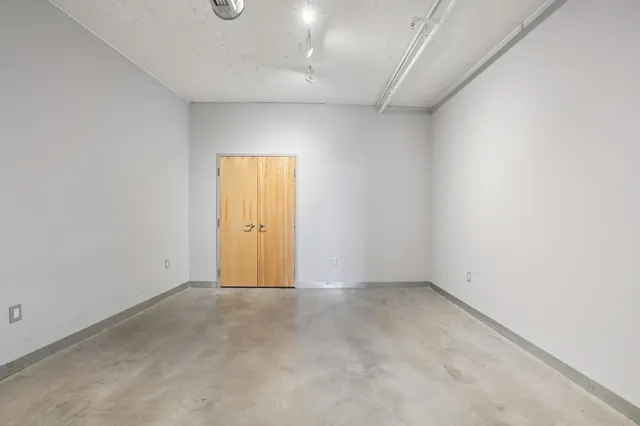 $2,350 | 2929 Chicago Avenue, Unit 1002, Minneapolis, MN 55407