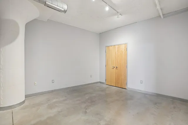 $2,350 | 2929 Chicago Avenue, Unit 1002, Minneapolis, MN 55407