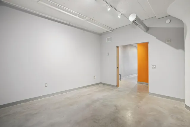 $2,350 | 2929 Chicago Avenue, Unit 1002, Minneapolis, MN 55407