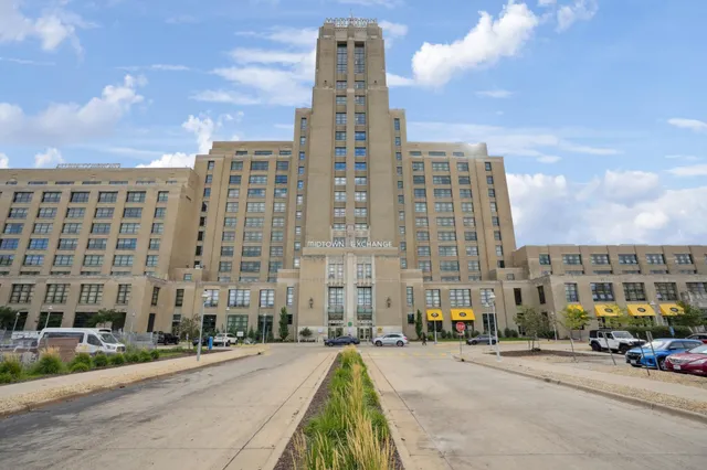 $2,350 | 2929 Chicago Avenue, Unit 1002, Minneapolis, MN 55407