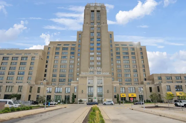 $2,350 | 2929 Chicago Avenue, Unit 1002, Minneapolis, MN 55407