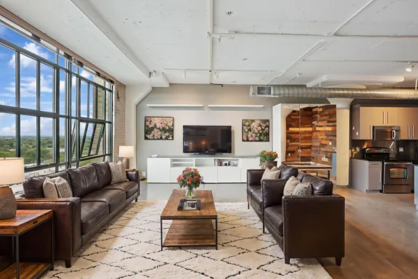 $2,350 | 2929 Chicago Avenue, Unit 1002, Minneapolis, MN 55407