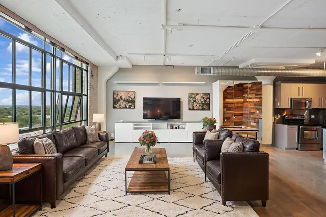 $2,350 | 2929 Chicago Avenue, Unit 1002, Minneapolis, MN 55407