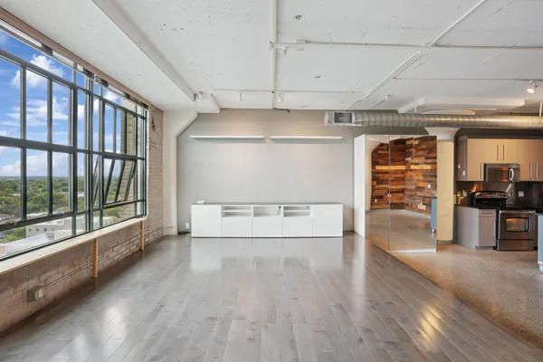 $2,350 | 2929 Chicago Avenue, Unit 1002, Minneapolis, MN 55407