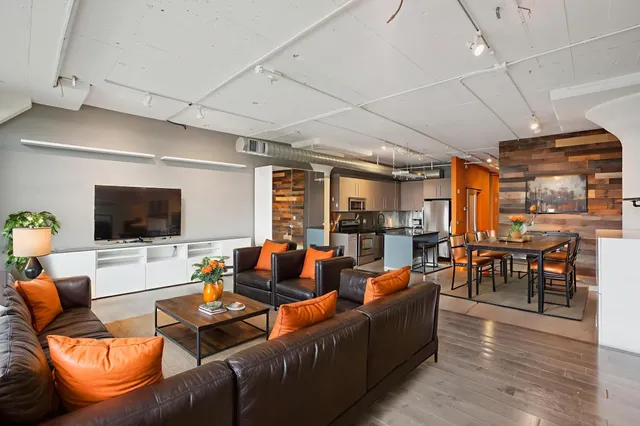 $2,350 | 2929 Chicago Avenue, Unit 1002, Minneapolis, MN 55407