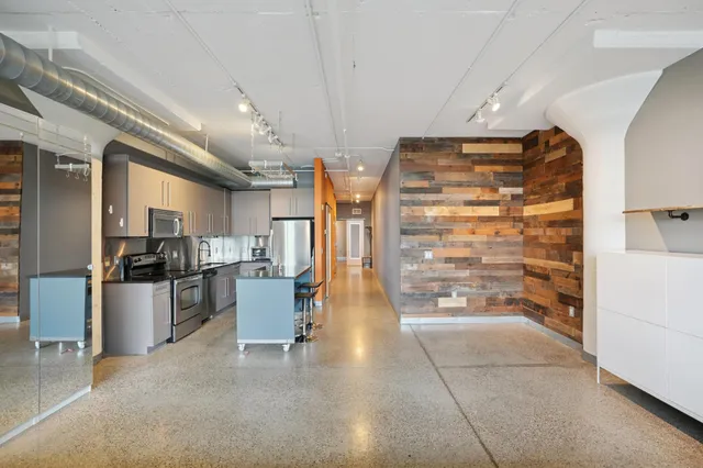 $2,350 | 2929 Chicago Avenue, Unit 1002, Minneapolis, MN 55407
