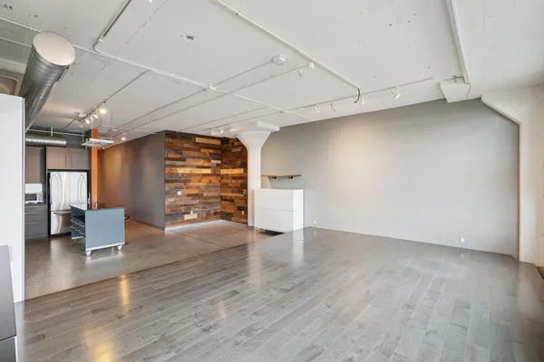 $2,350 | 2929 Chicago Avenue, Unit 1002, Minneapolis, MN 55407