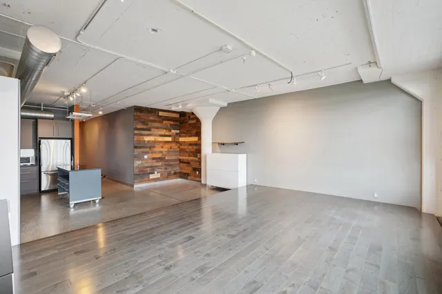 $2,350 | 2929 Chicago Avenue, Unit 1002, Minneapolis, MN 55407