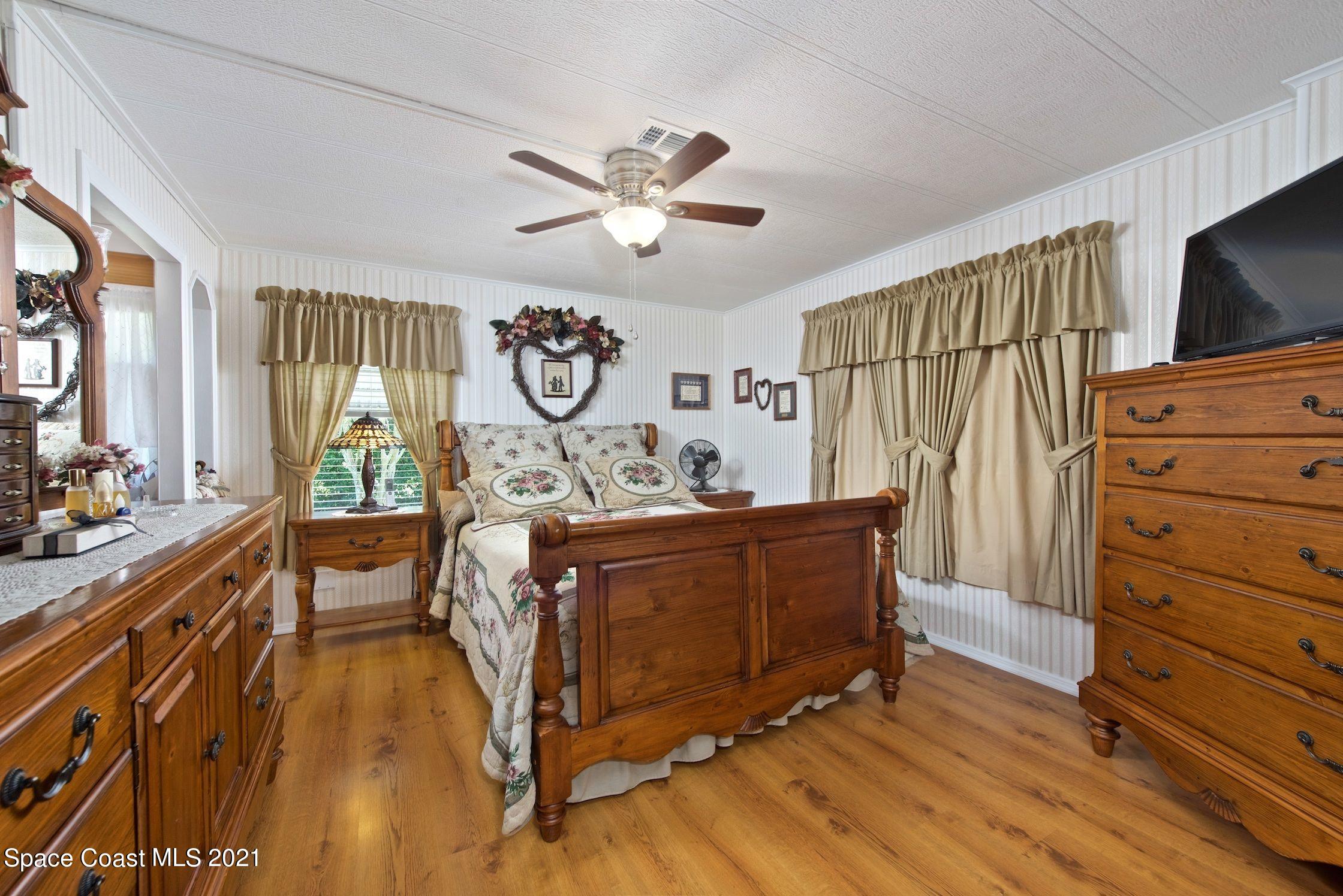 548 Ruth Circle Melbourne, FL 32904 - Photo 14 of 34 Master Bedroom
