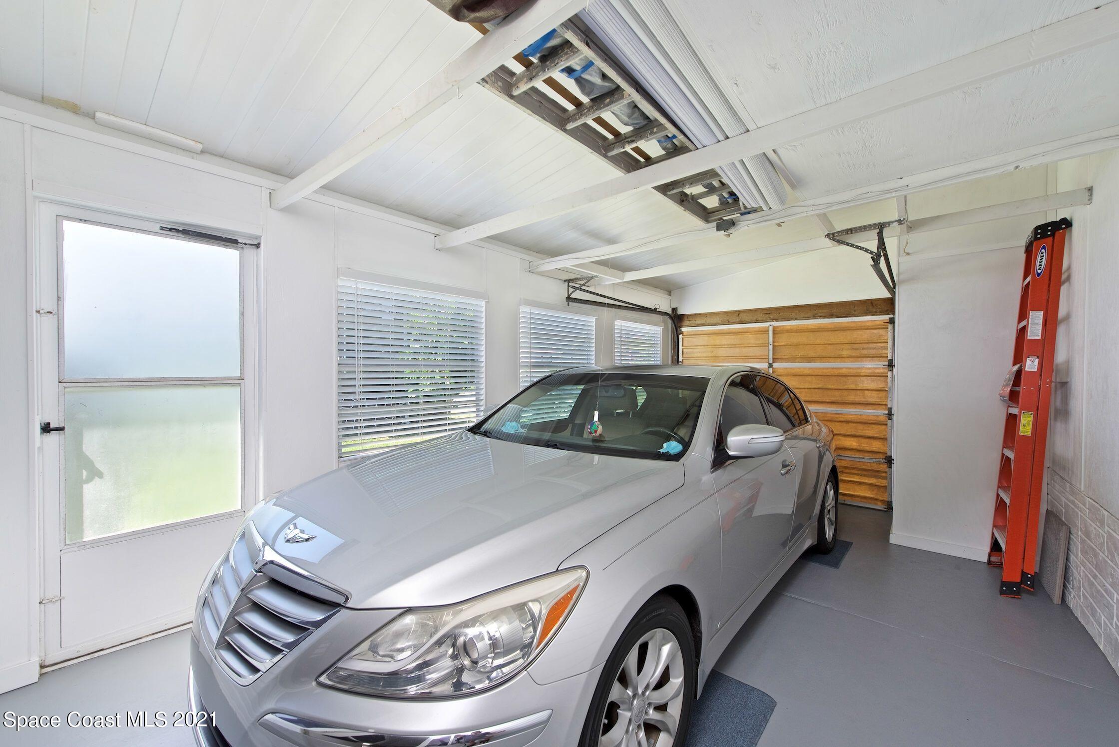 548 Ruth Circle Melbourne, FL 32904 - Photo 20 of 34 Garage