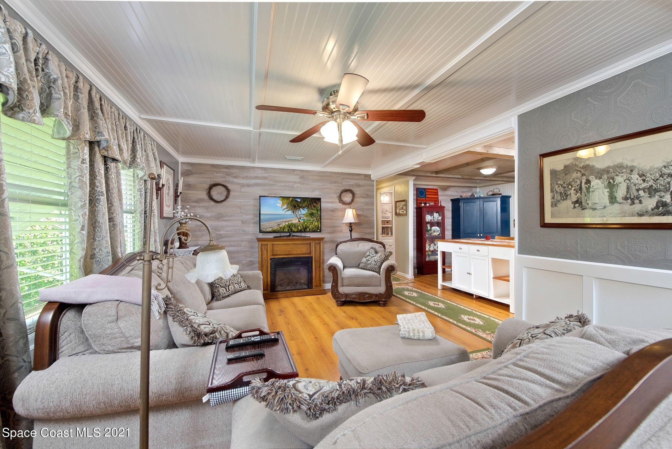 548 Ruth Circle Melbourne, FL 32904 - Photo 6 of 34 Living Room