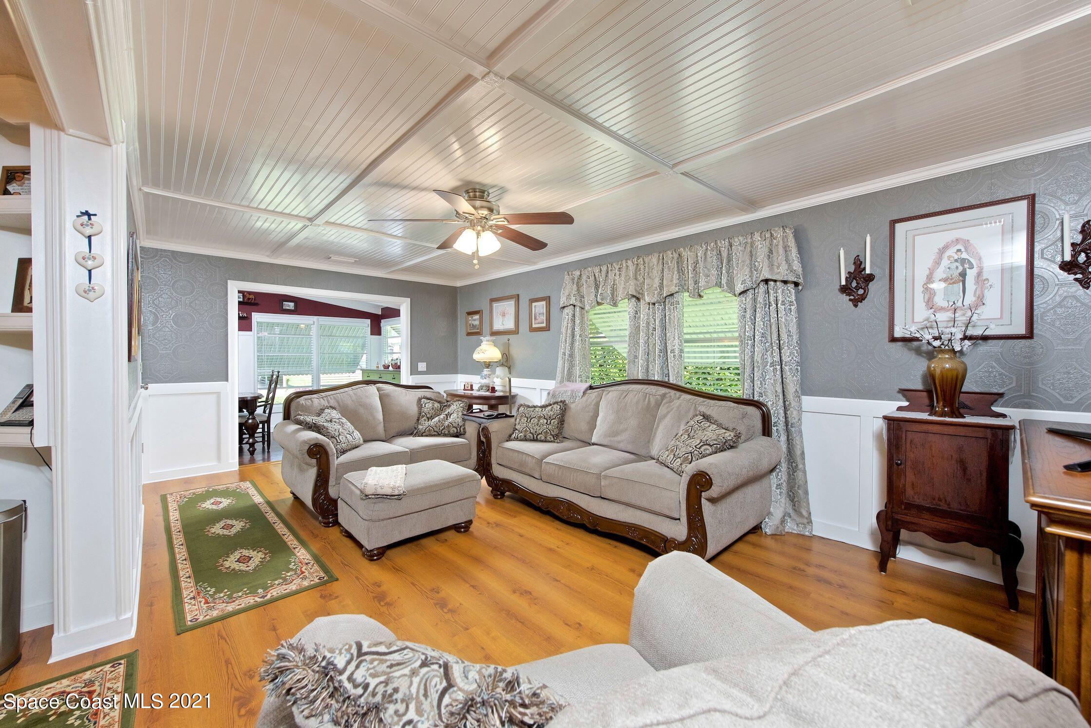 548 Ruth Circle Melbourne, FL 32904 - Photo 8 of 34 Living Room