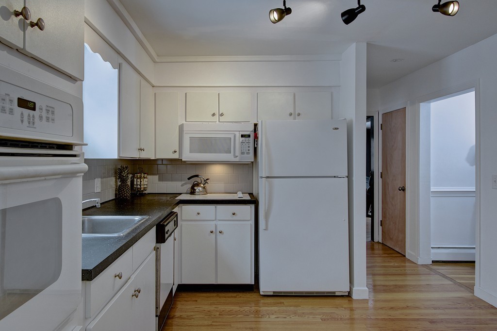 136 Longhill Road Franklin, MA 02038 - Photo 11 of 28 Gallery Image 11