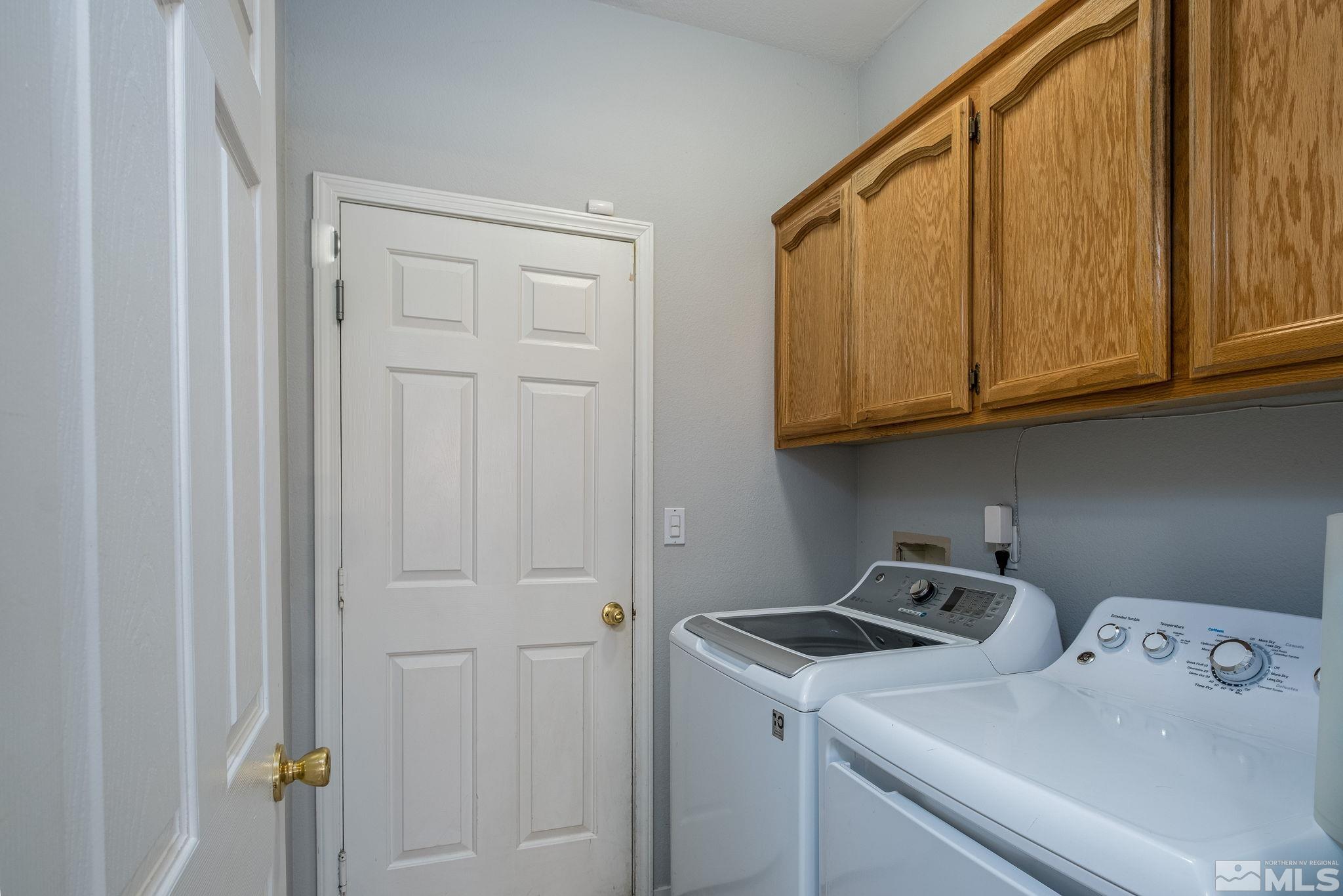 9430 Oakley Lane Reno, NV 89521 - Photo 15 of 28 a utility room with dryer and washer