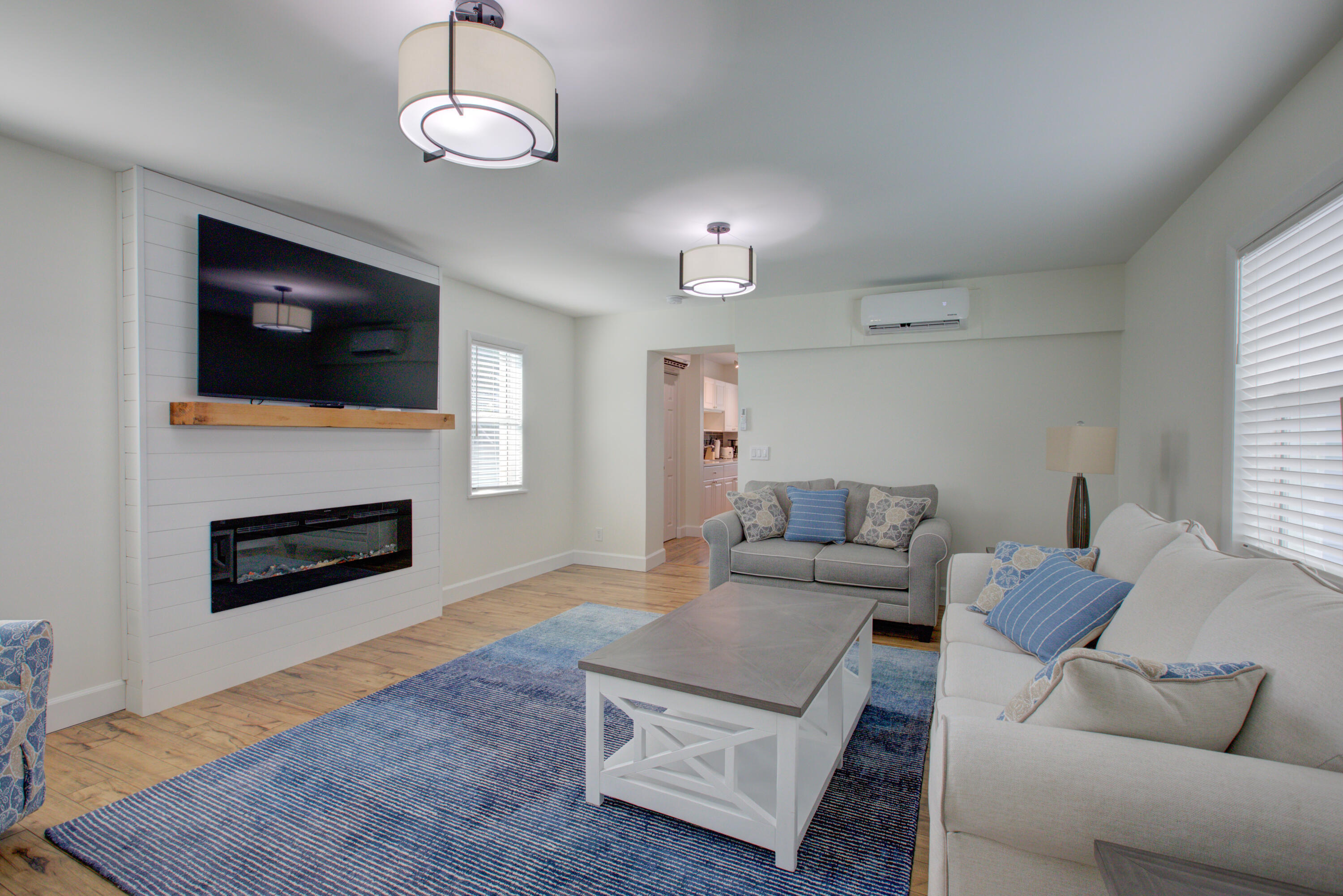 475 Seabrook Road Tequesta, FL 33469 - Photo 17 of 18 Guest House Living room