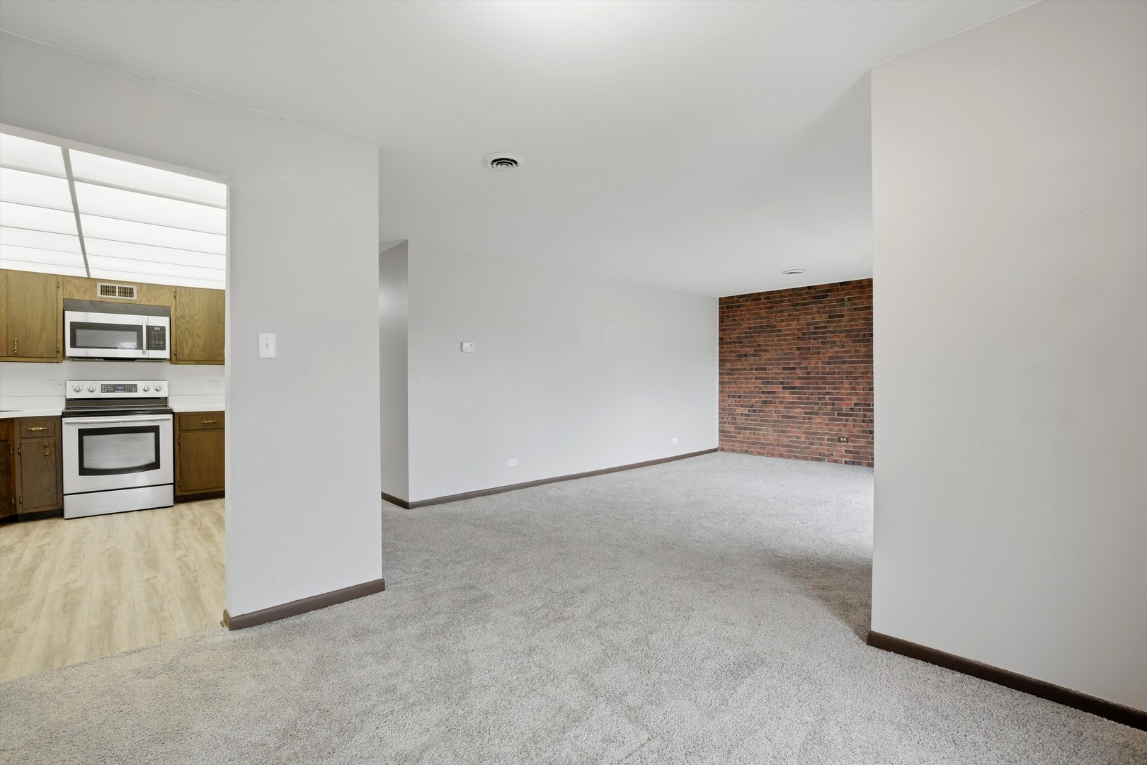 1050 Holbrook Road, Unit Q Homewood, IL 60430 - Photo 5 of 21