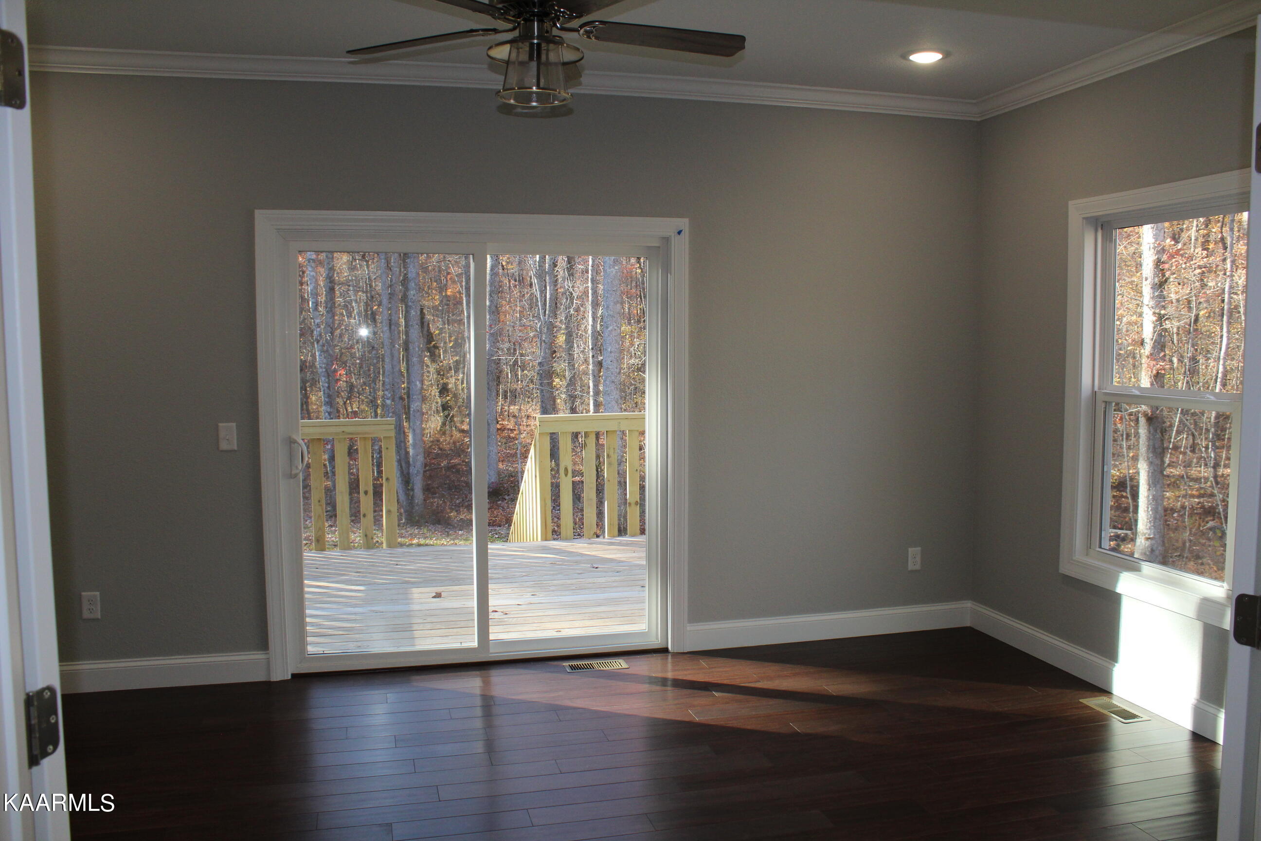 2404 Crest Road Monterey, TN 38574 - Photo 5 of 23 Sunroom