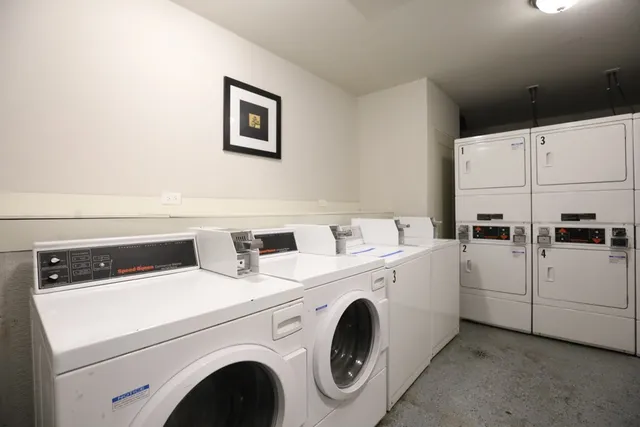 $1,850 | 817 West Lakeside Place, Unit 210, Chicago, IL 60640