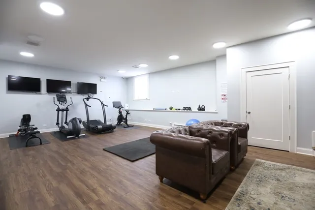 $1,850 | 817 West Lakeside Place, Unit 210, Chicago, IL 60640