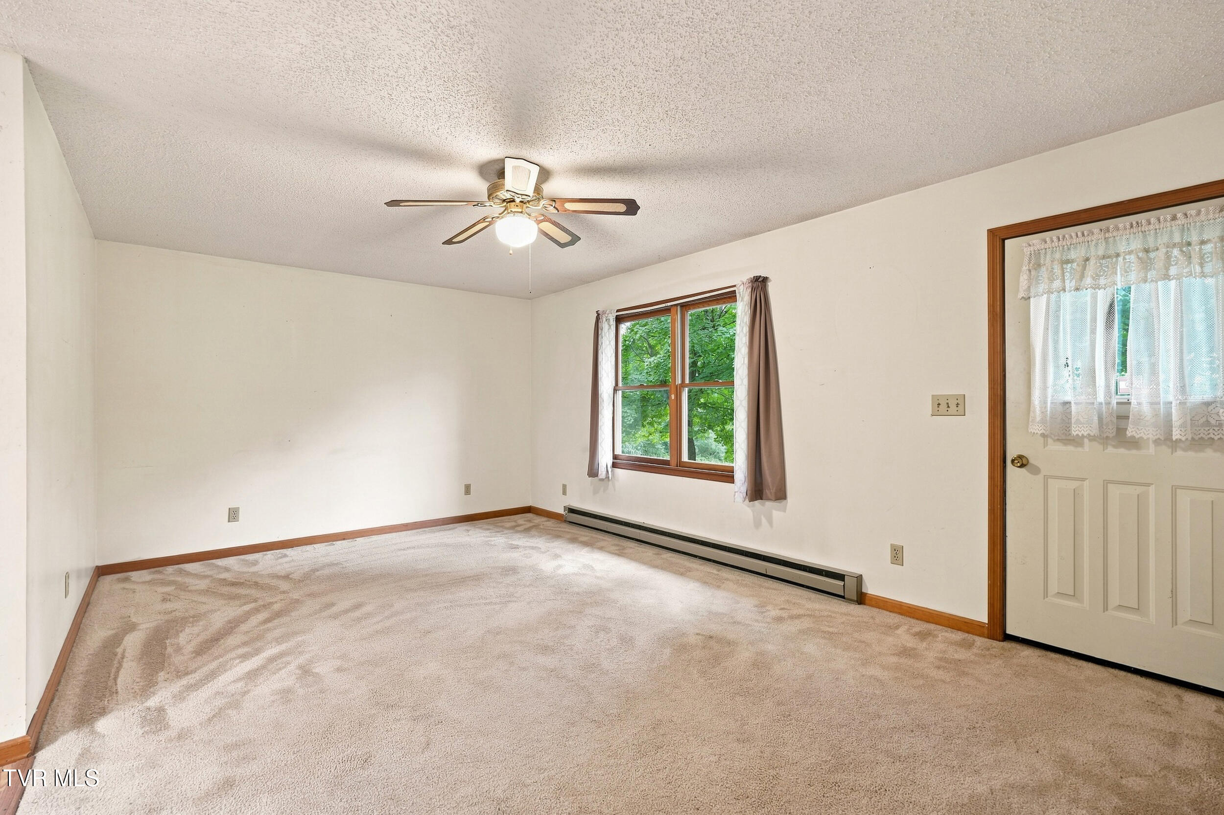 18688 Federal Road Bristol, VA 24202 - Photo 4 of 28 4_18688 federal rd-17