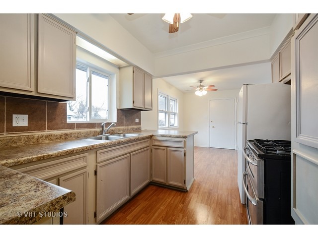 2131 Pine Road Homewood, IL 60430 - Photo 4 of 10