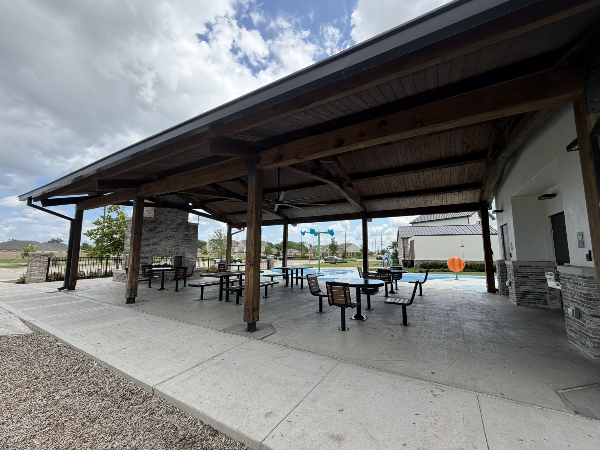 10723 Clfs Vw Drive Rosharon, TX 77583 - Photo 44 of 50 Sierra Vista Pavilion with restrooms