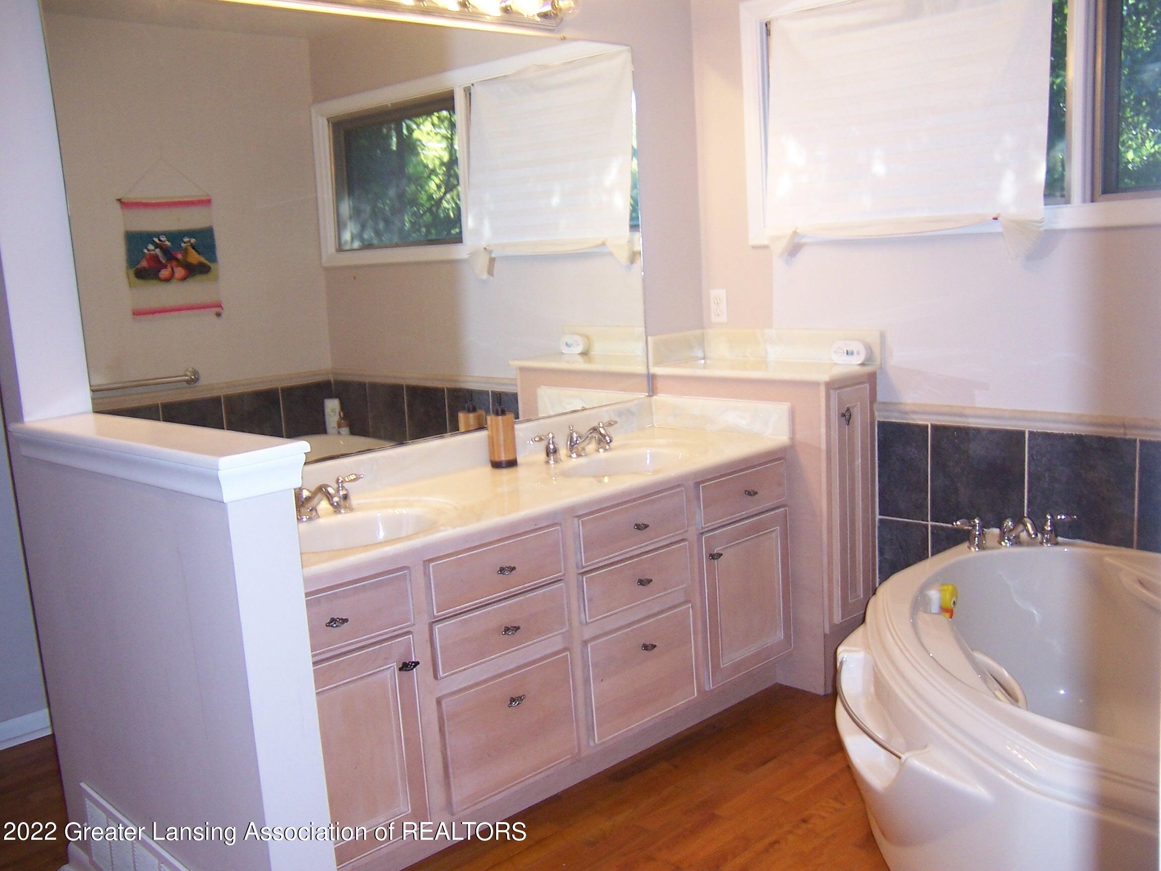 3713 Tecumseh River Road Lansing, MI 48906 - Photo 24 of 44 100_4298