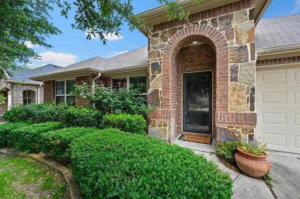 $330,000 | 2912 Glenoaks Drive, Royse City, TX 75189