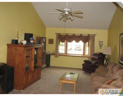 13 Louise Road Edison, NJ 08817 - Photo 2 of 4