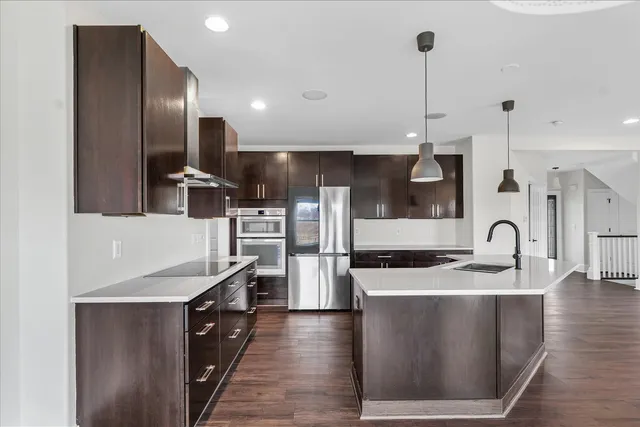 $599,900 | 313 London Way, Savoy, IL 61874