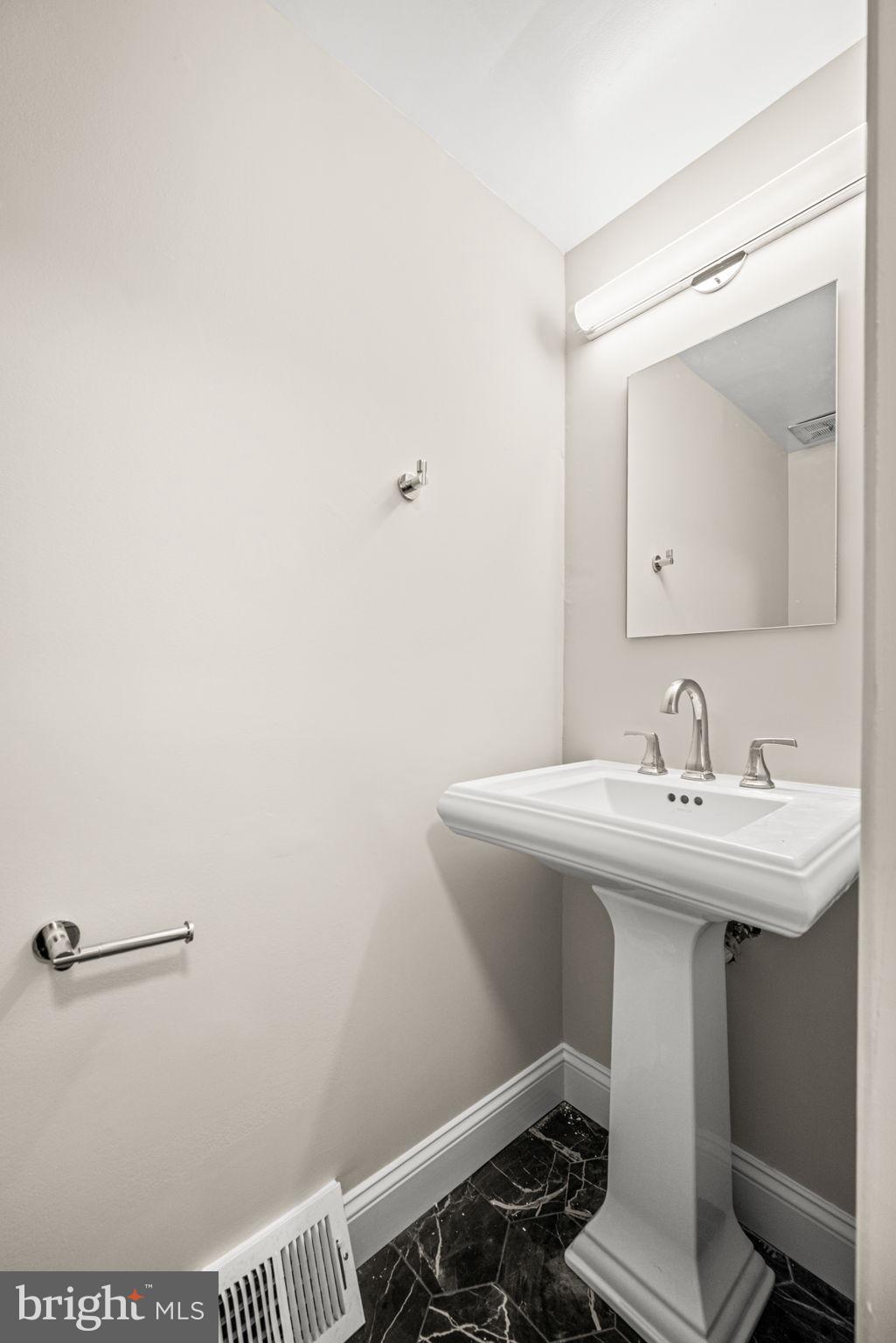 15 Llanfair Road, Unit B Ardmore, PA 19003 - Photo 8 of 11