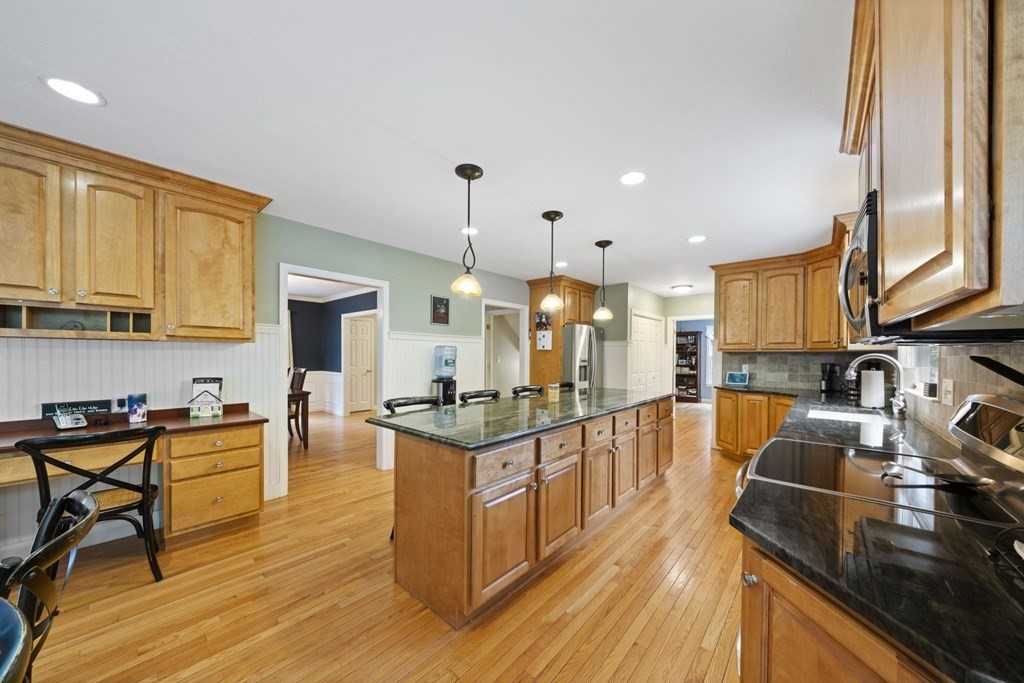 3 Fairview Road Medfield, MA 02052 - Photo 5 of 34 Gallery Image 5