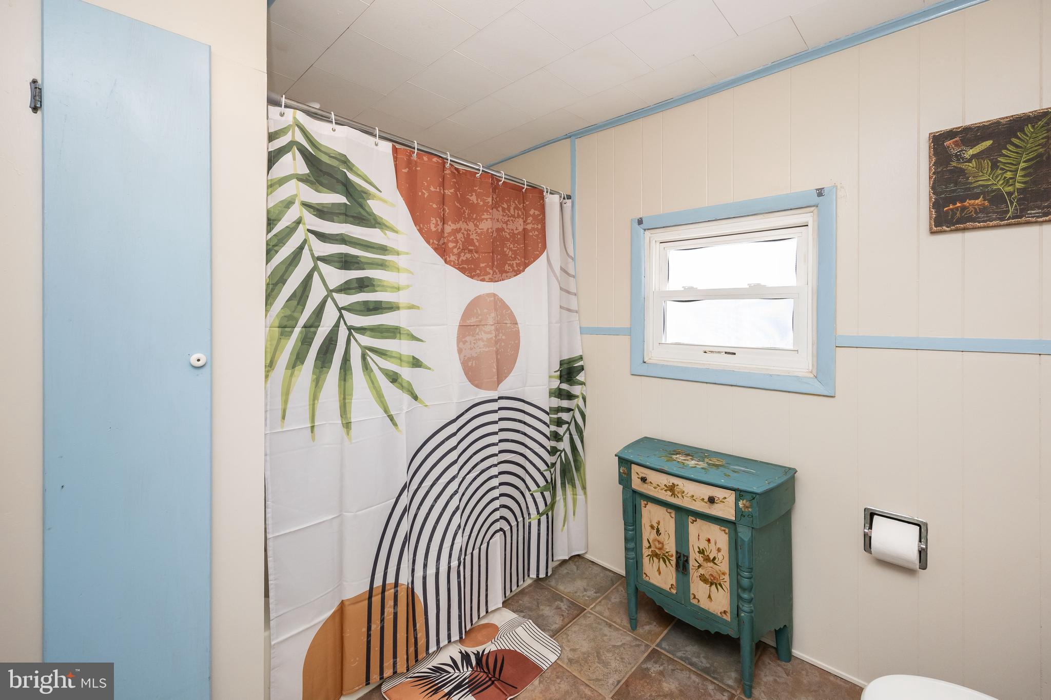 26467 Mariners Road Crisfield, MD 21817 - Photo 34 of 44 a bedroom with a bed and a wall painting