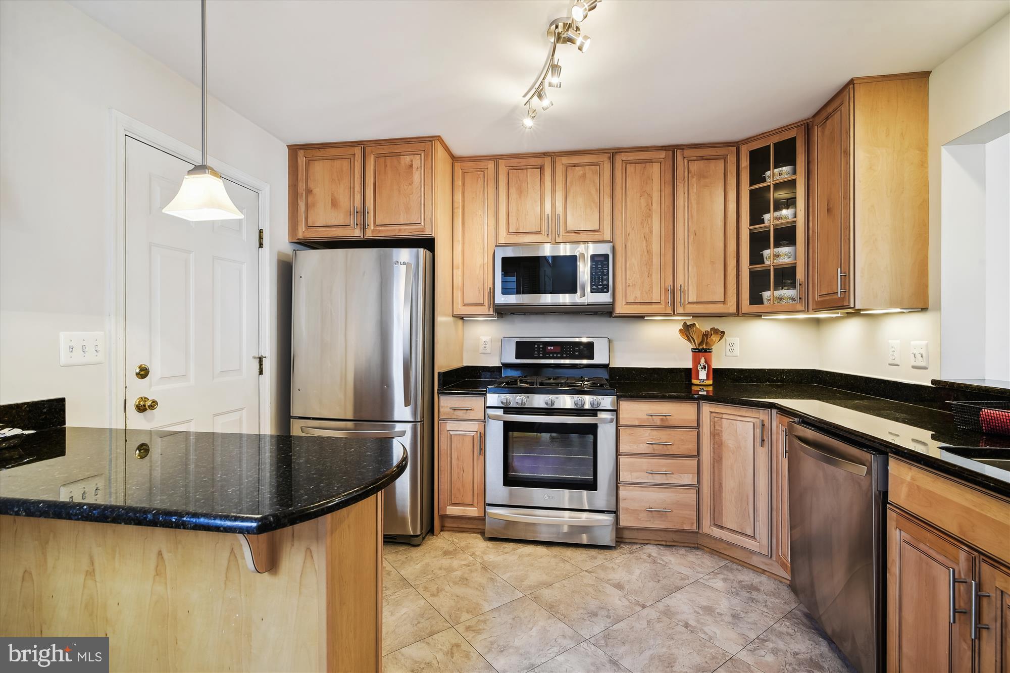 112 Spring Pl Way Annapolis, MD 21401 - Photo 2 of 20 Kitchen