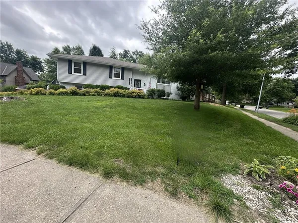 $329,000 | 2821 Tepee Avenue, Independence, MO 64057