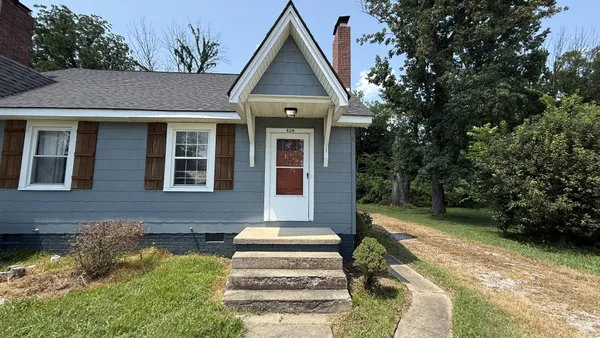$900 | 408 West B W Carroll Street, Unit B, Tullahoma, TN 37388